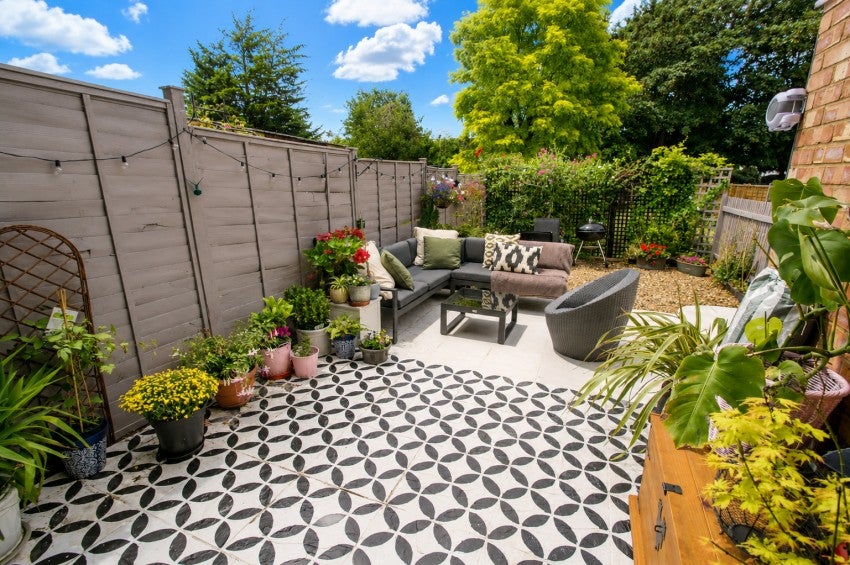 Flat Bramley Close in Borough of Spelthorne