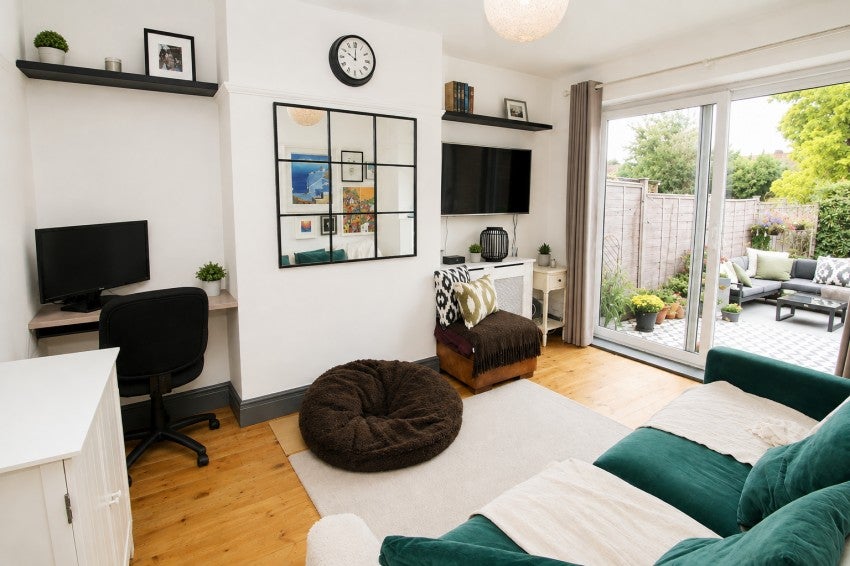 Flat Bramley Close in Borough of Spelthorne