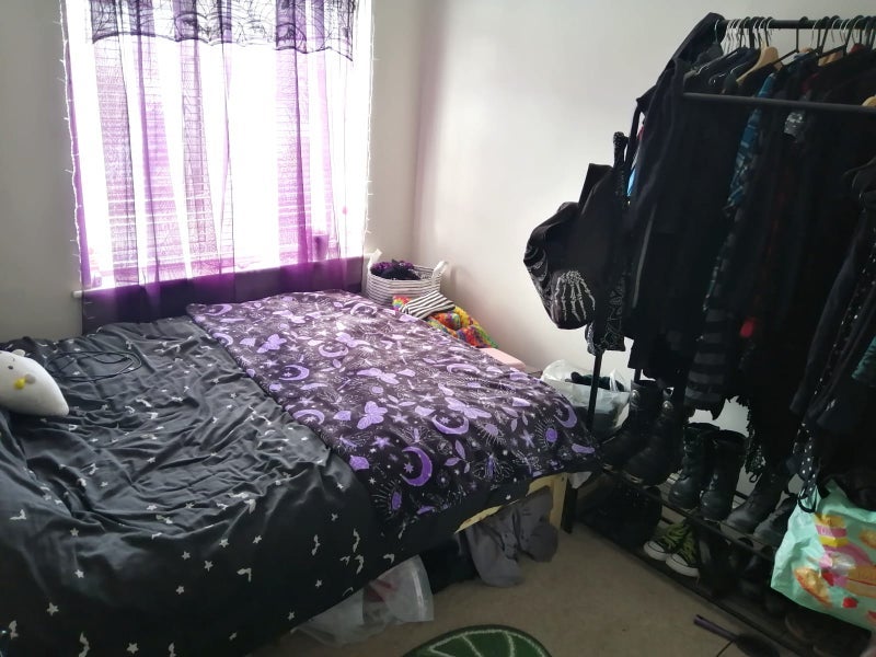 Room Longmead Avenue in Bristol