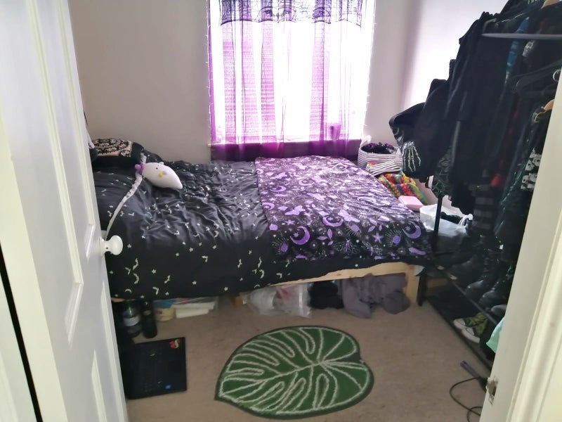 Room Longmead Avenue in Bristol