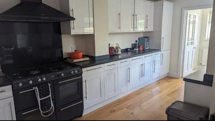 Room Longmead Avenue in Bristol