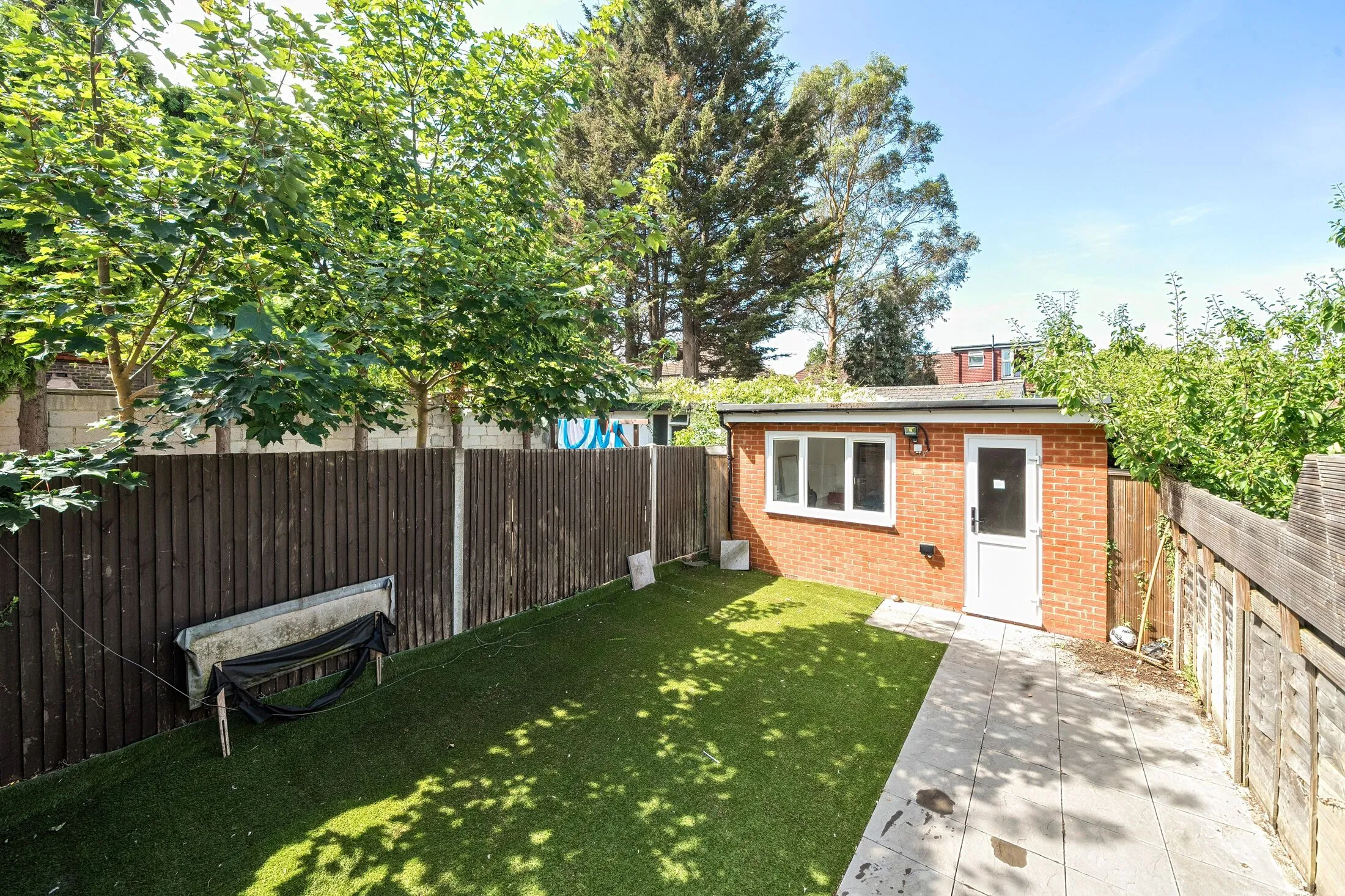 Flat Walton Close in Greater London