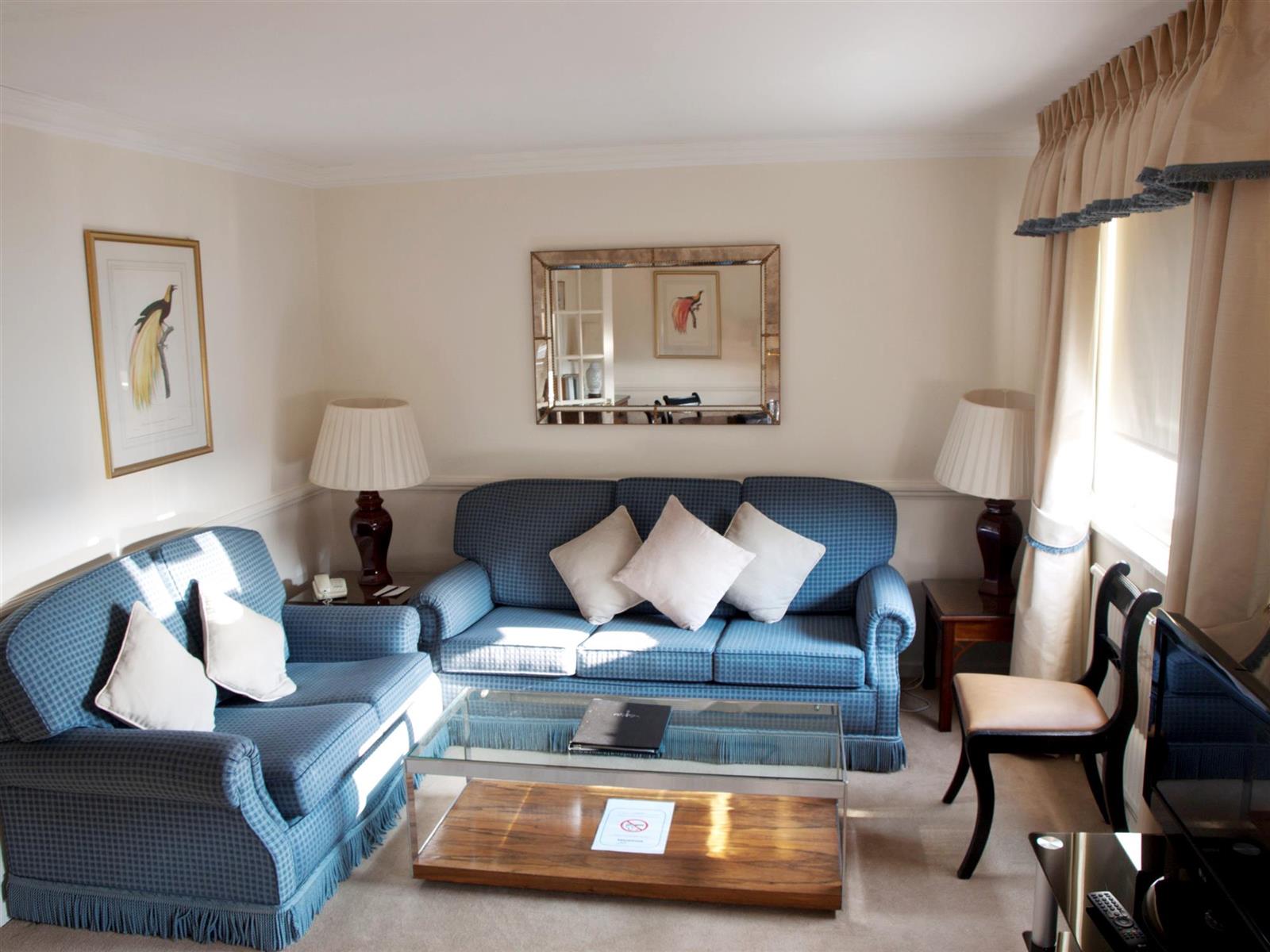 Flat Bramham Gardens in Greater London