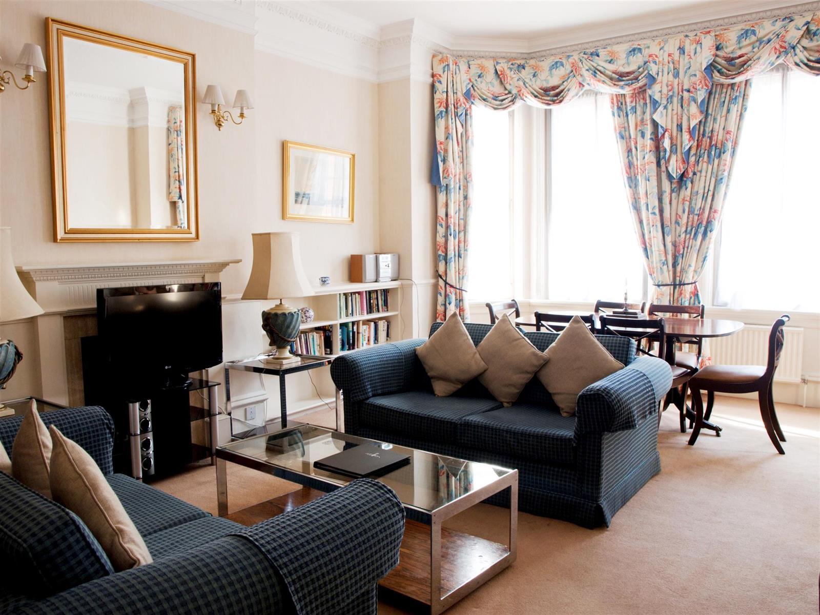 Flat Bramham Gardens in Greater London