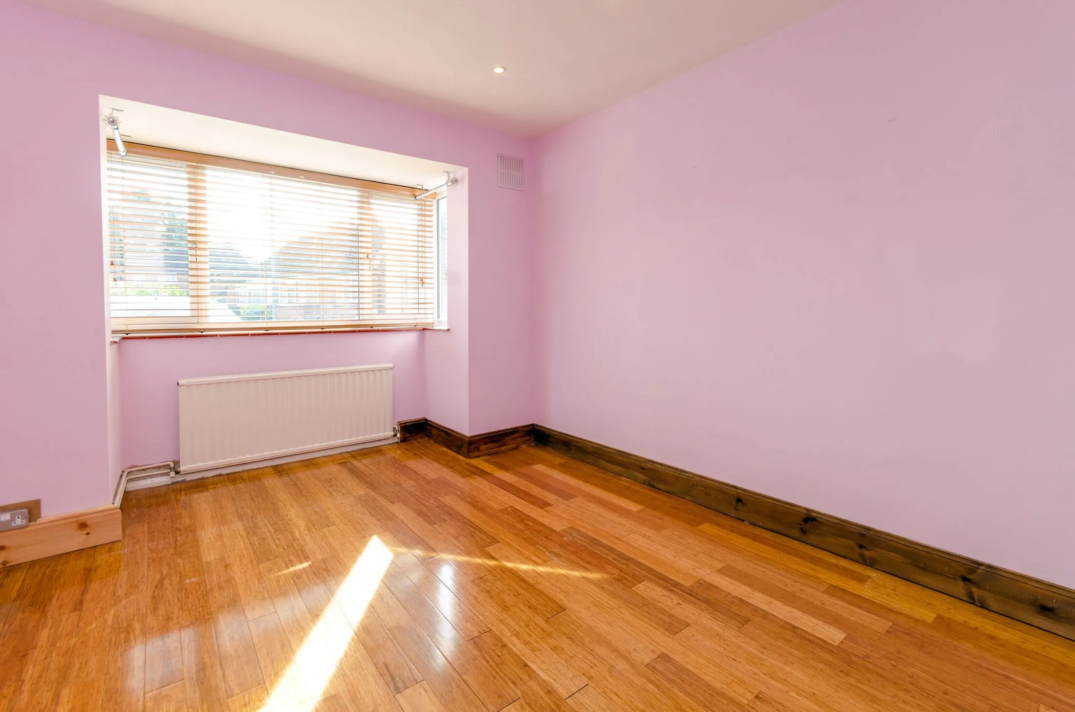 House Bryanstone Close in Guildford