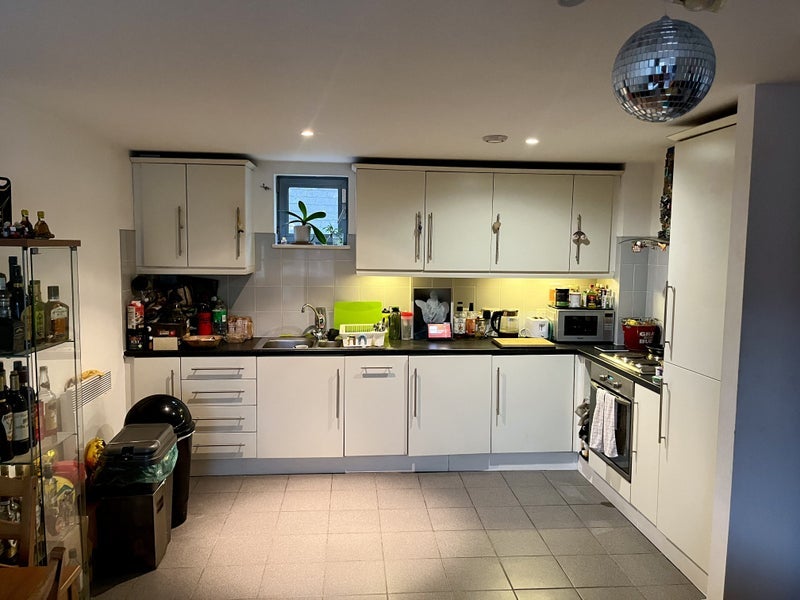 Flat Golate in Cardiff
