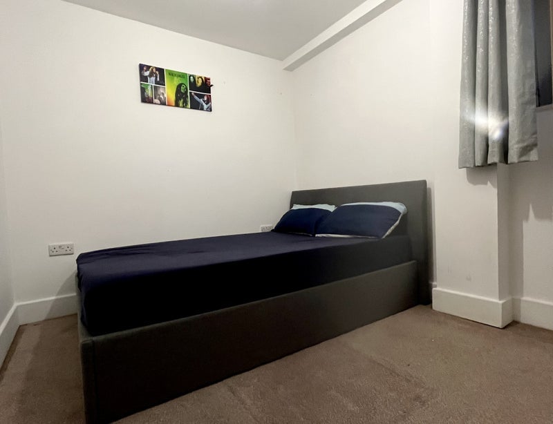 Flat Golate in Cardiff