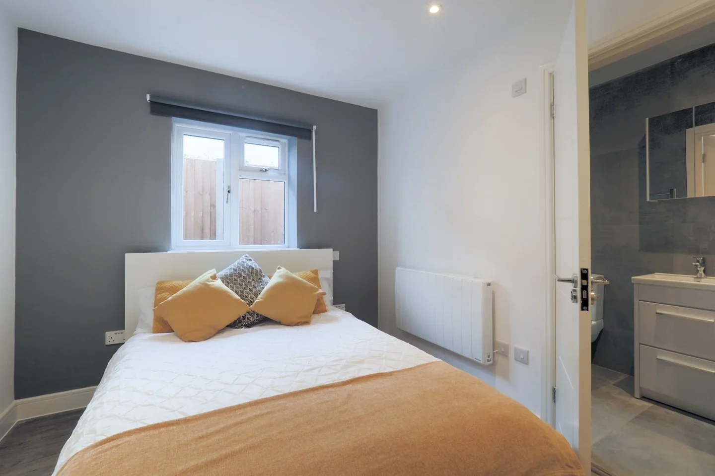 Room Cardinal Avenue in Hertsmere
