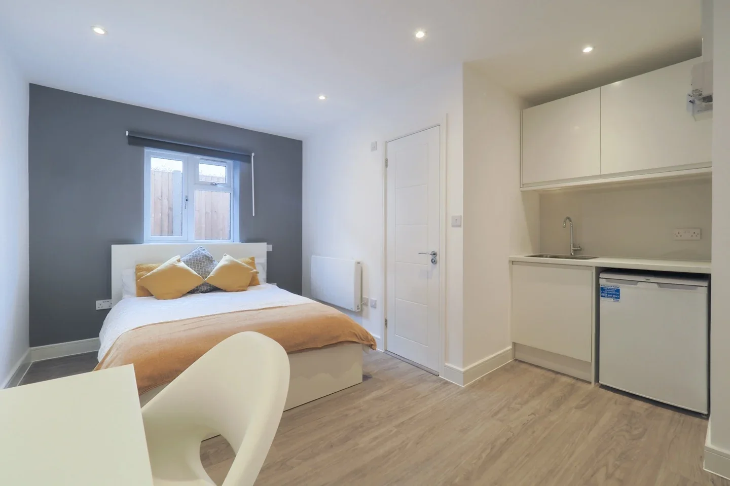 Room Cardinal Avenue in Hertsmere