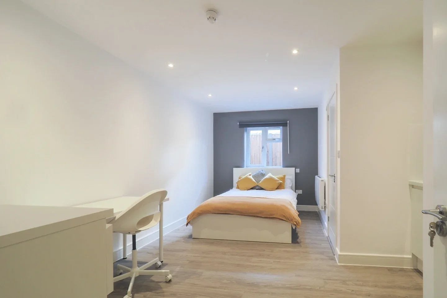 Room Cardinal Avenue in Hertsmere