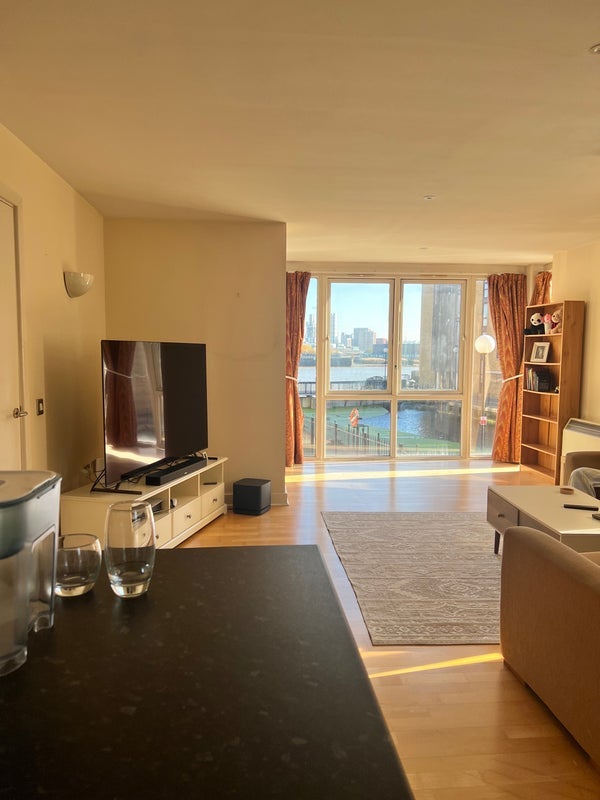 Room Raleana Road in Greater London