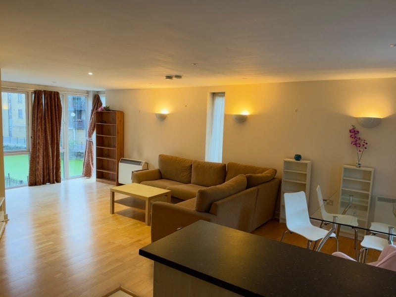Room Raleana Road in Greater London