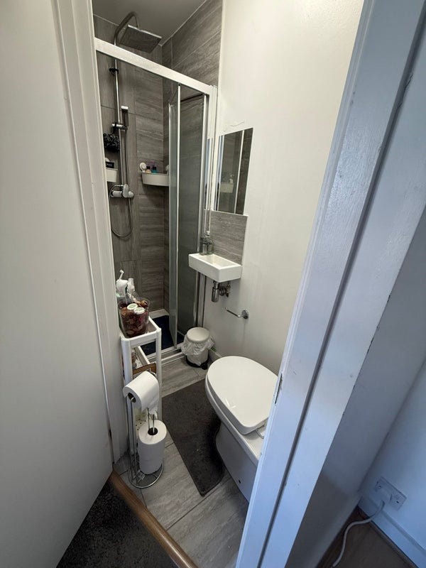 Room Lapford Close in City of Westminster