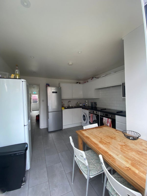 Room Lapford Close in City of Westminster