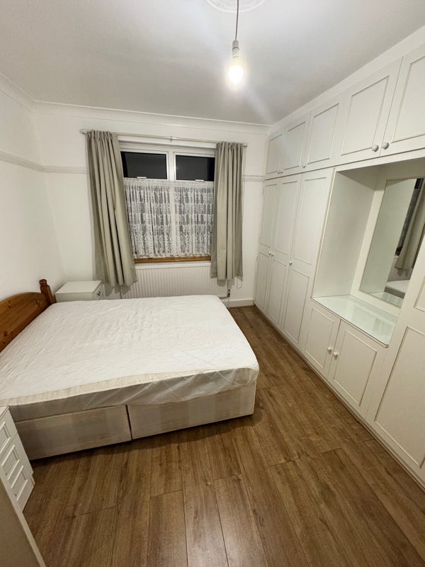 Room York Road in Greater London