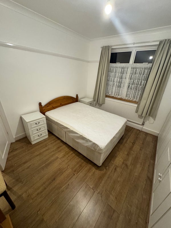 Room York Road in Greater London