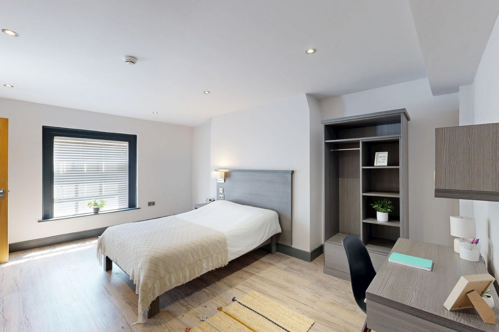 Room Hounds Gate in Nottingham