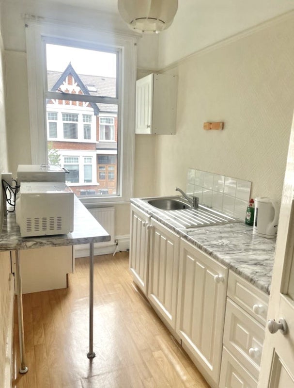 Room Lyndhurst Drive in Greater London