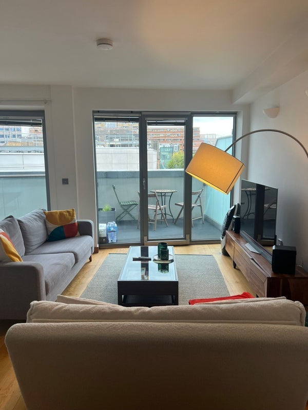 Room Farringdon Road in Greater London