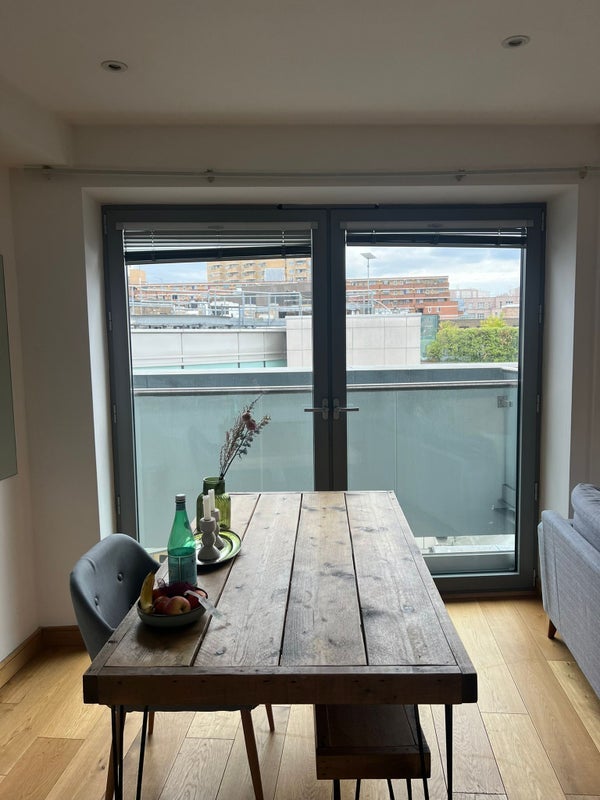 Room Farringdon Road in Greater London
