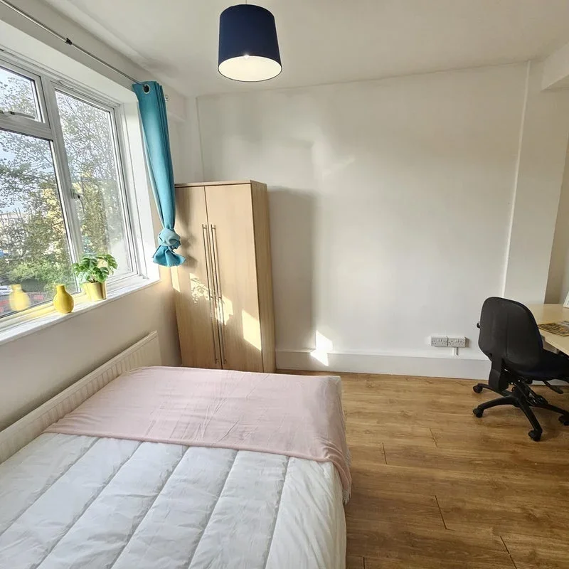 Flat Brixton Road in Greater London