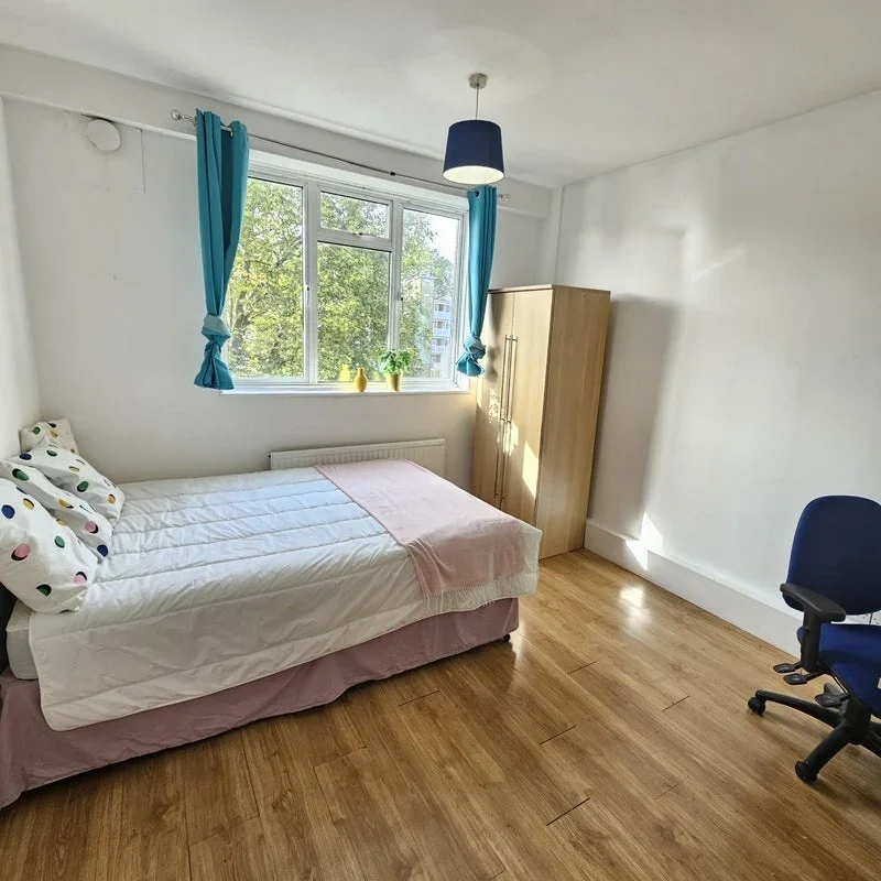 Flat Brixton Road in Greater London