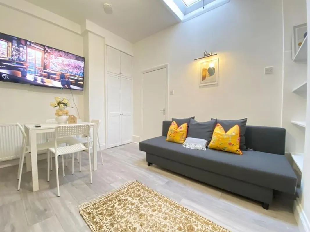 Flat Lydford Road in London