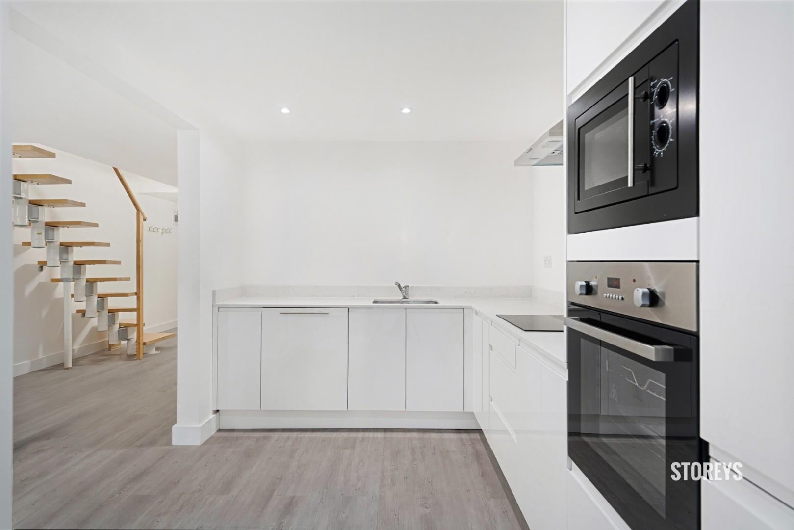 Flat Carnarvon Road in Greater London