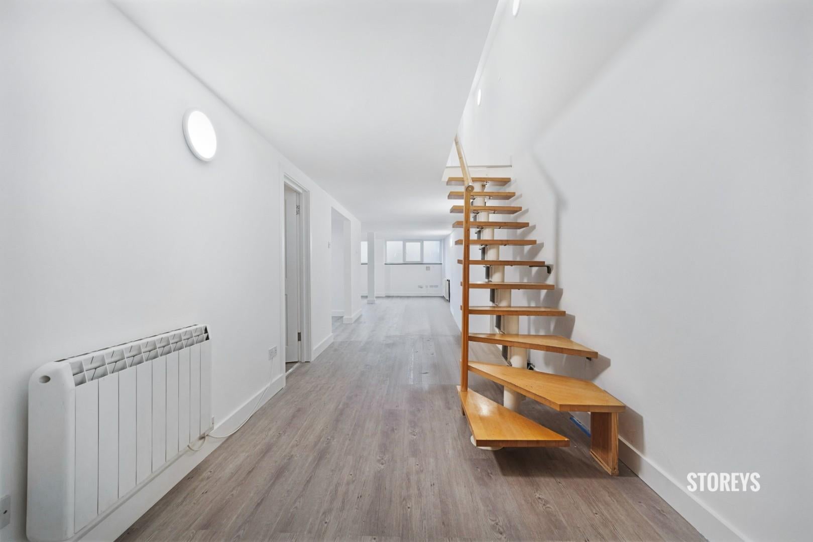 Flat Carnarvon Road in Greater London