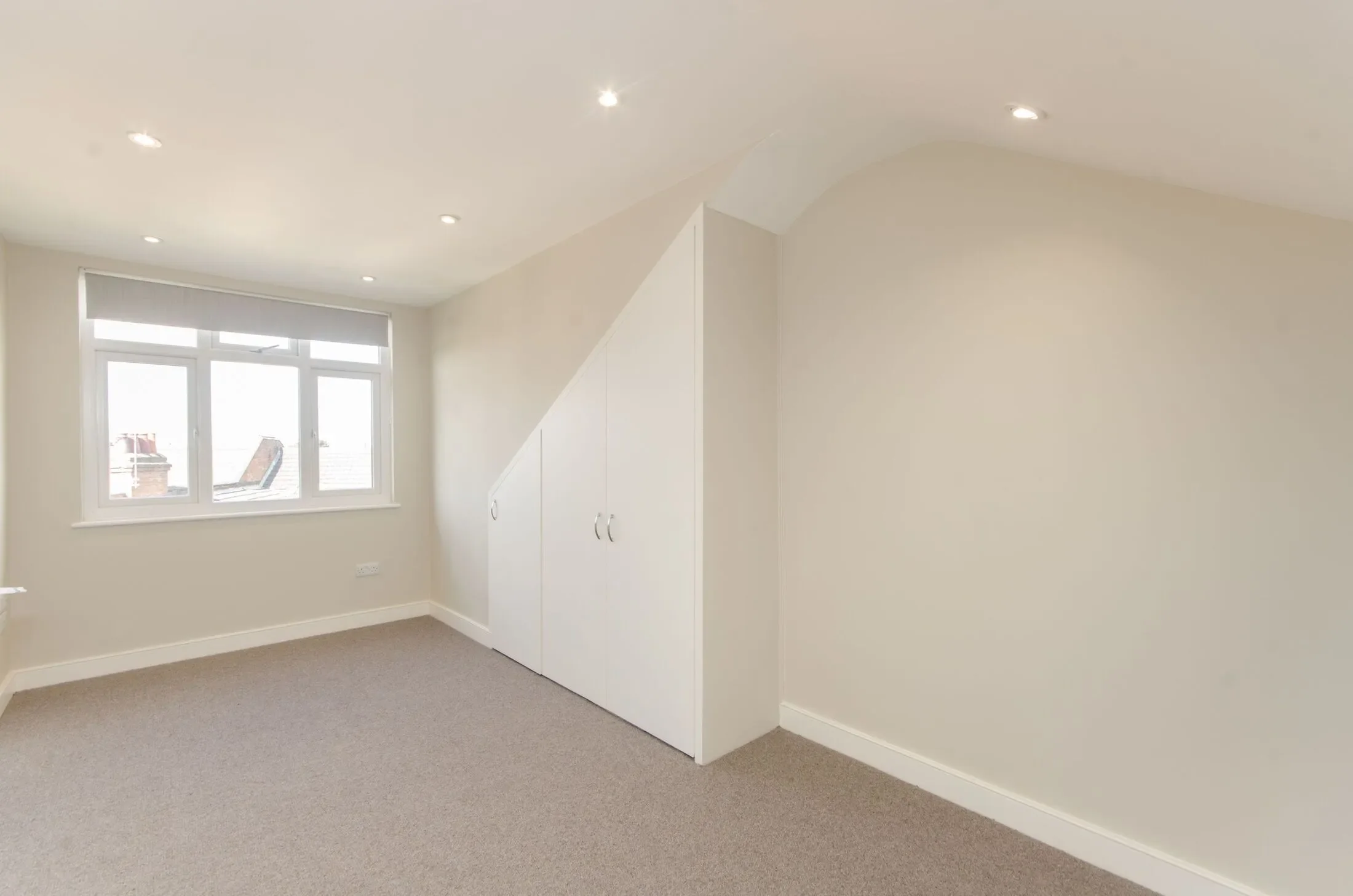 Flat Sandringham Road in Greater London