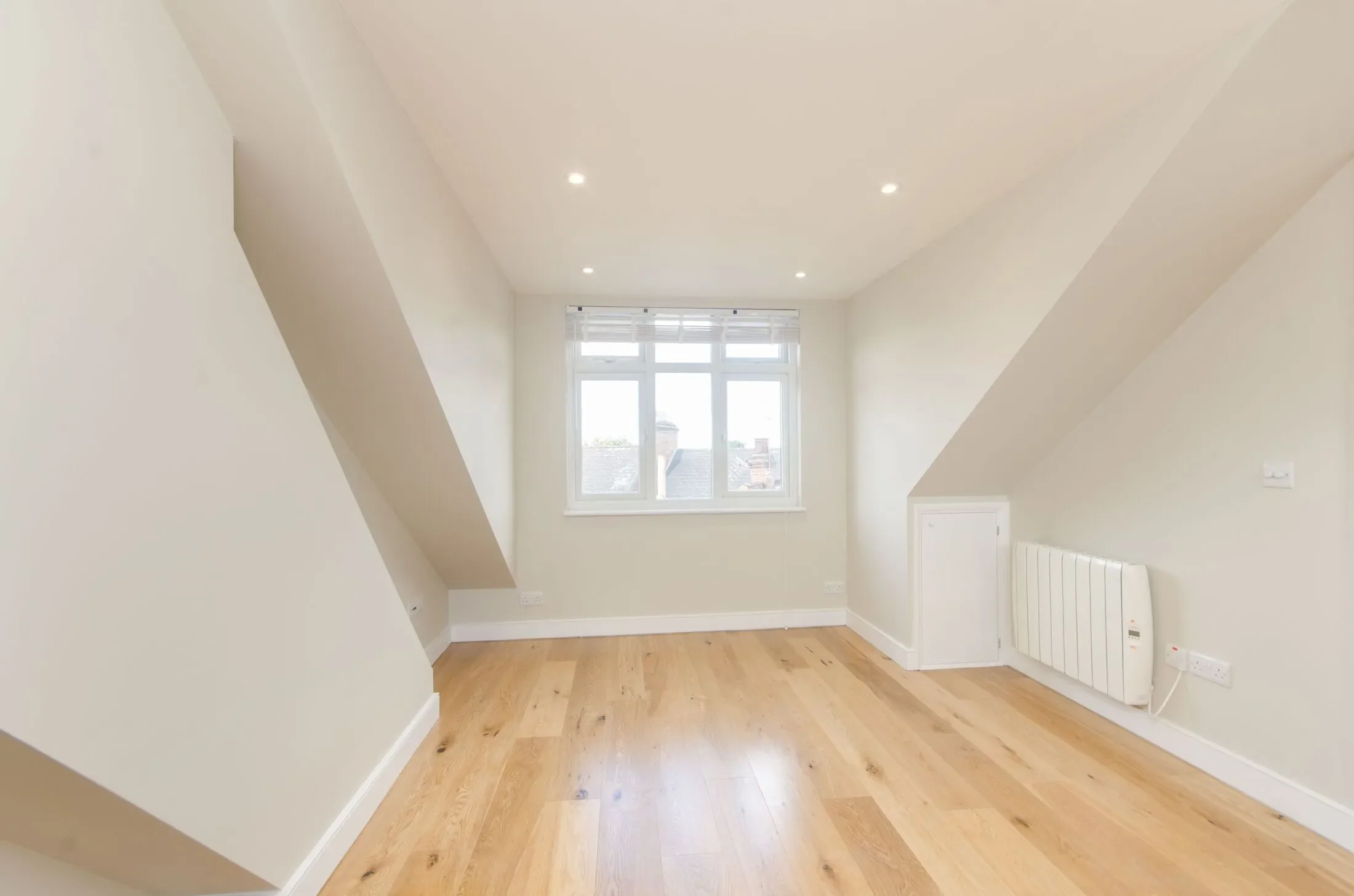 Flat Sandringham Road in Greater London