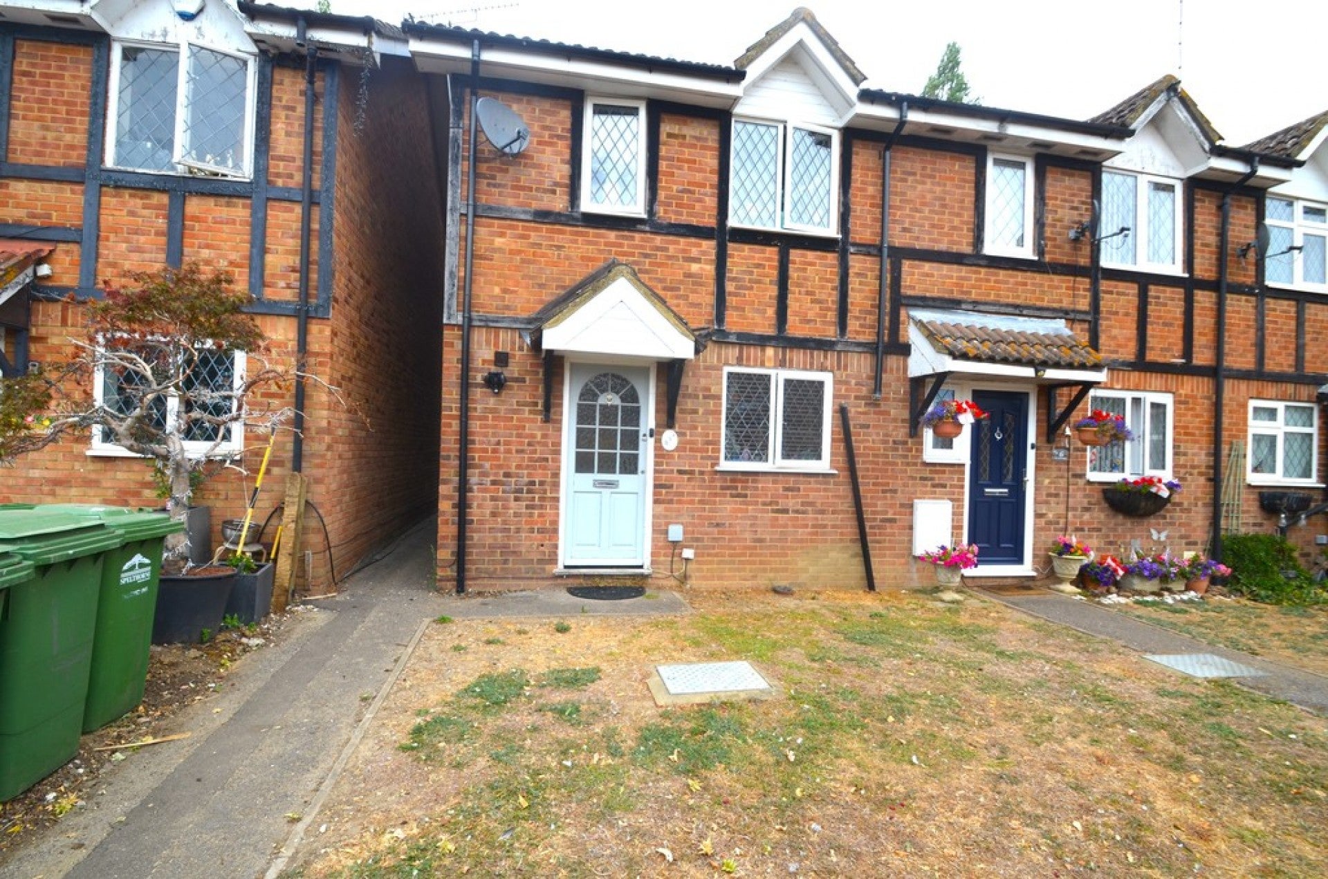 House Cranford Avenue in Borough of Spelthorne