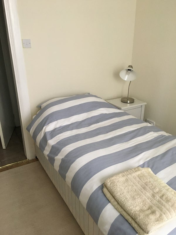 Room Dumbarton Road in Milton