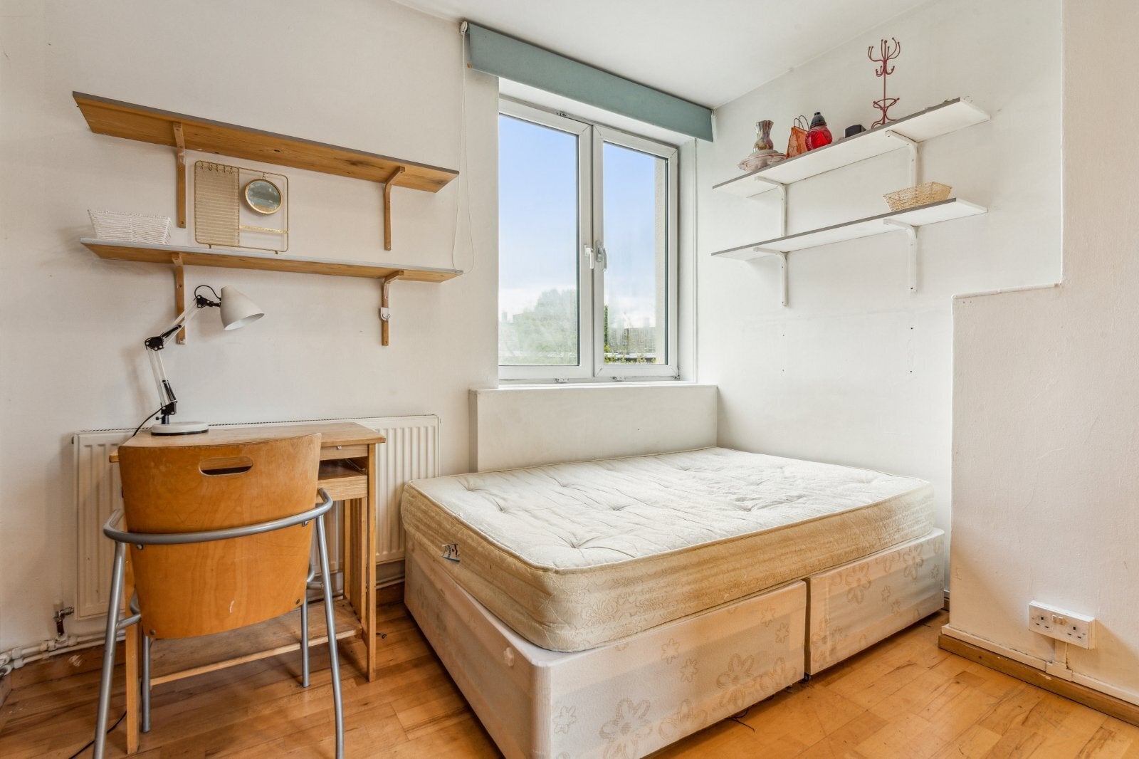 Room Harrington Street in Greater London