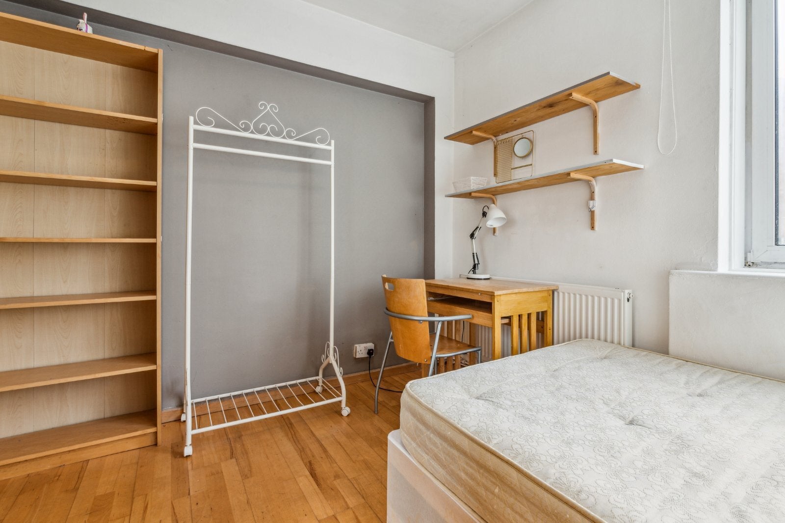 Room Harrington Street in Greater London