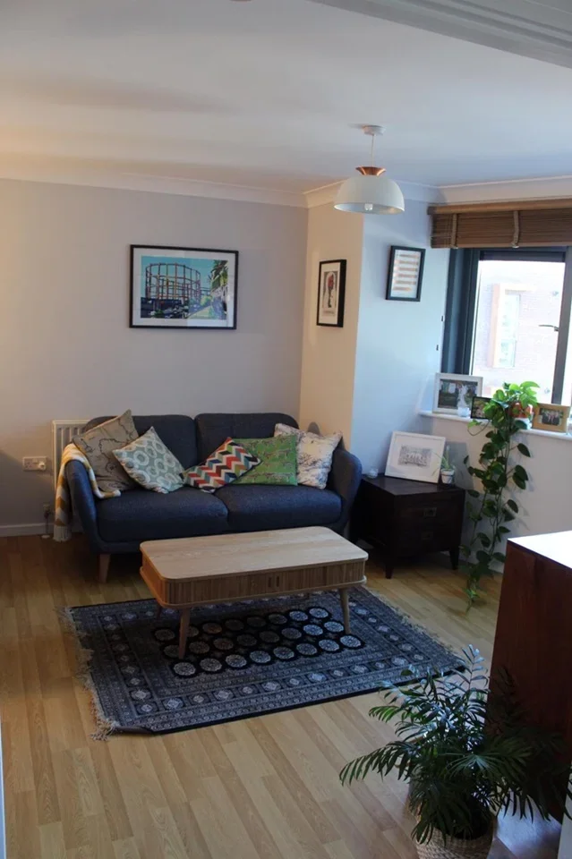 Flat Rendlesham Road in Greater London