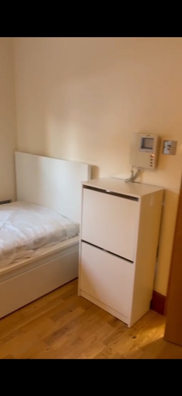 Flat Chatsworth Road in Greater London