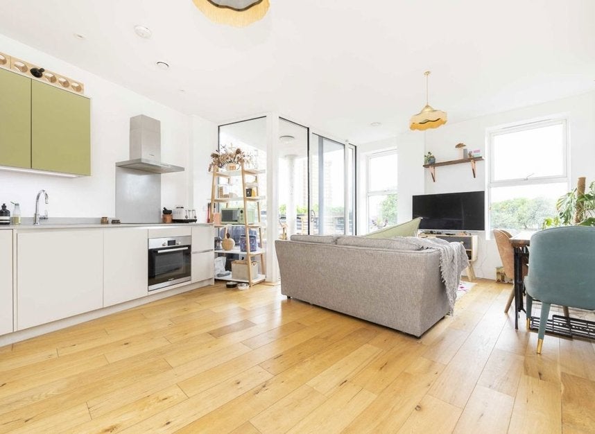 Flat Cadogan Terrace in Greater London