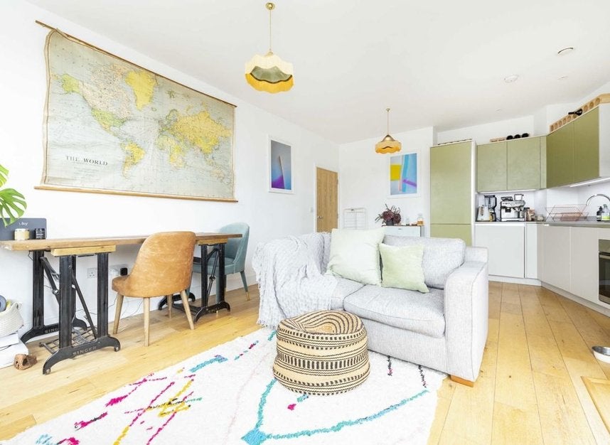 Flat Cadogan Terrace in Greater London