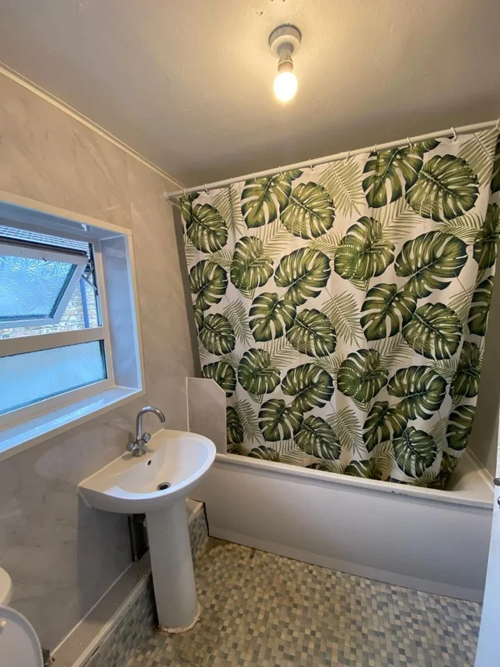 Room Derby Road in Greater London