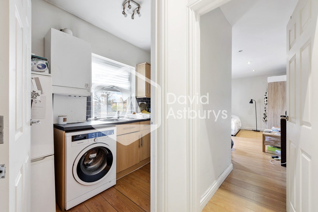 Flat Bryanstone Road in Greater London