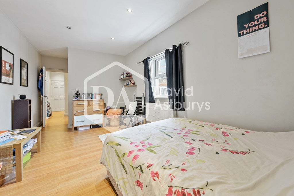 Flat Bryanstone Road in Greater London
