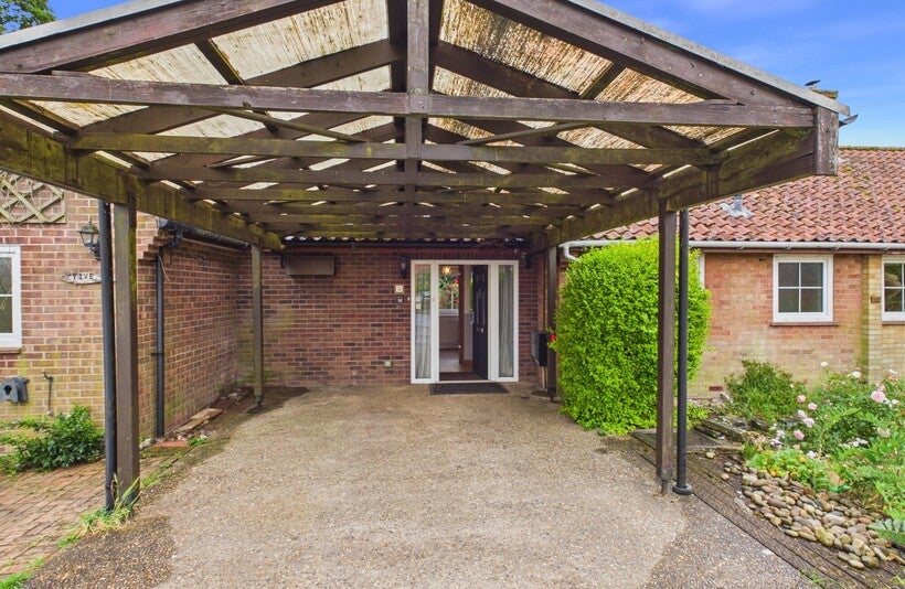 House Yew Tree Road in Breckland District
