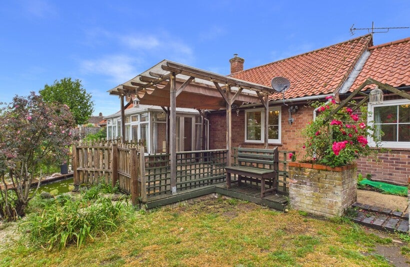 House Yew Tree Road in Breckland District