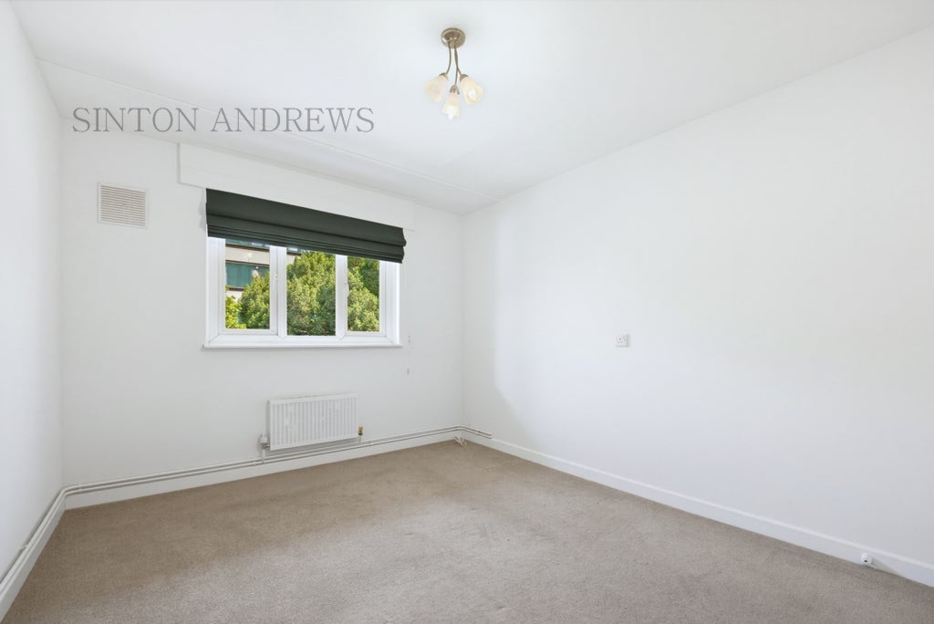 Flat Garrick Close in Greater London