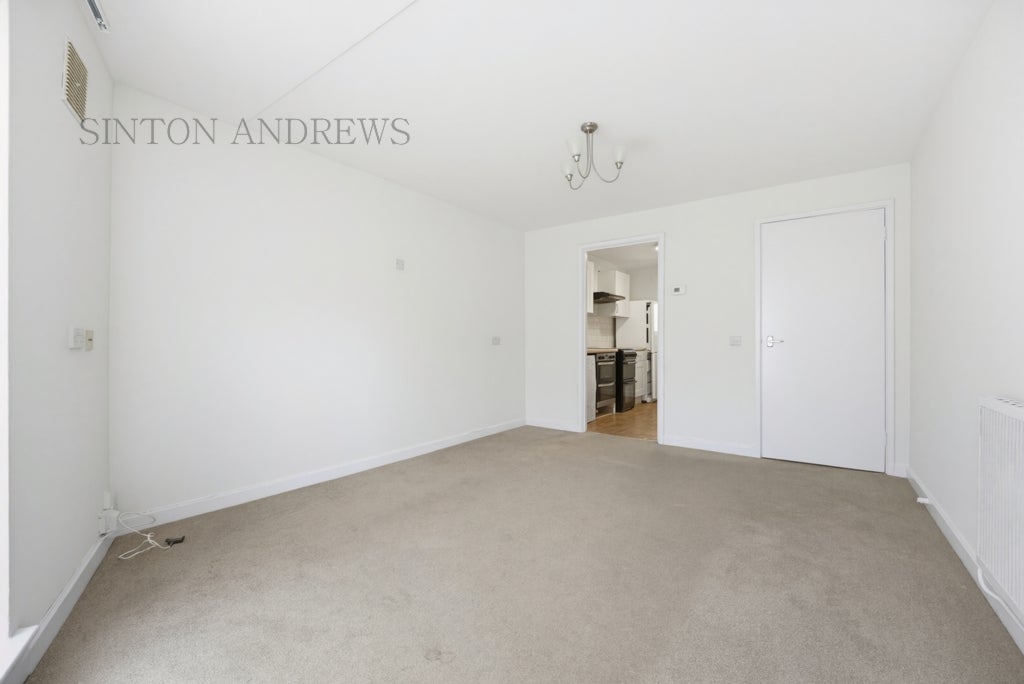 Flat Garrick Close in Greater London