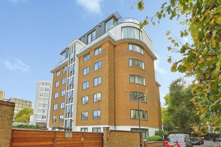 Flat Finchley Road in London