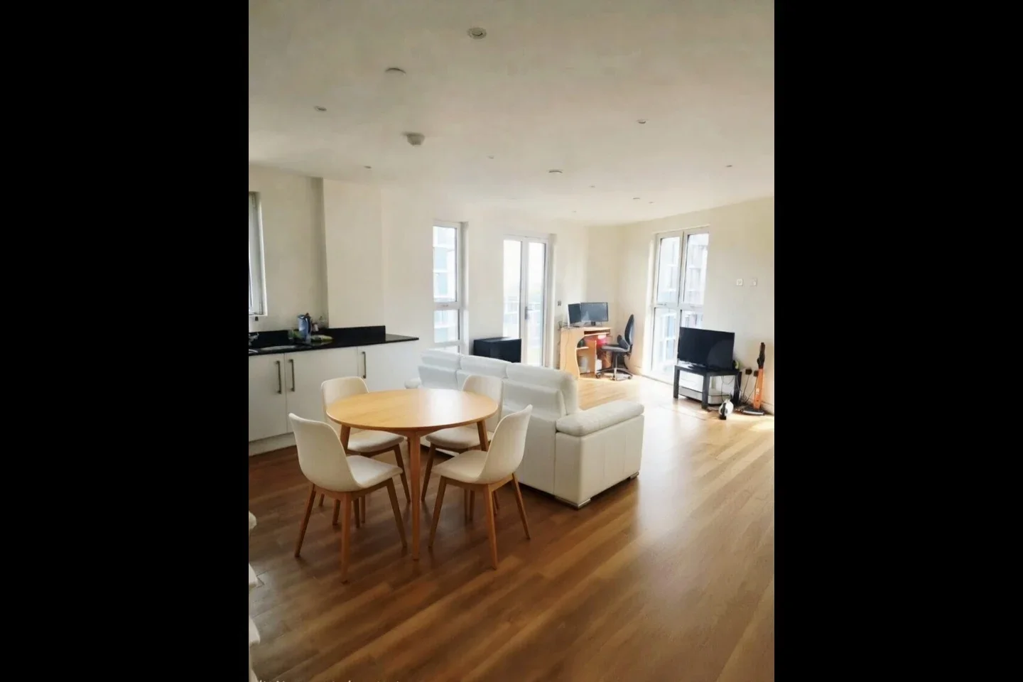 Flat Ealing Road in Greater London