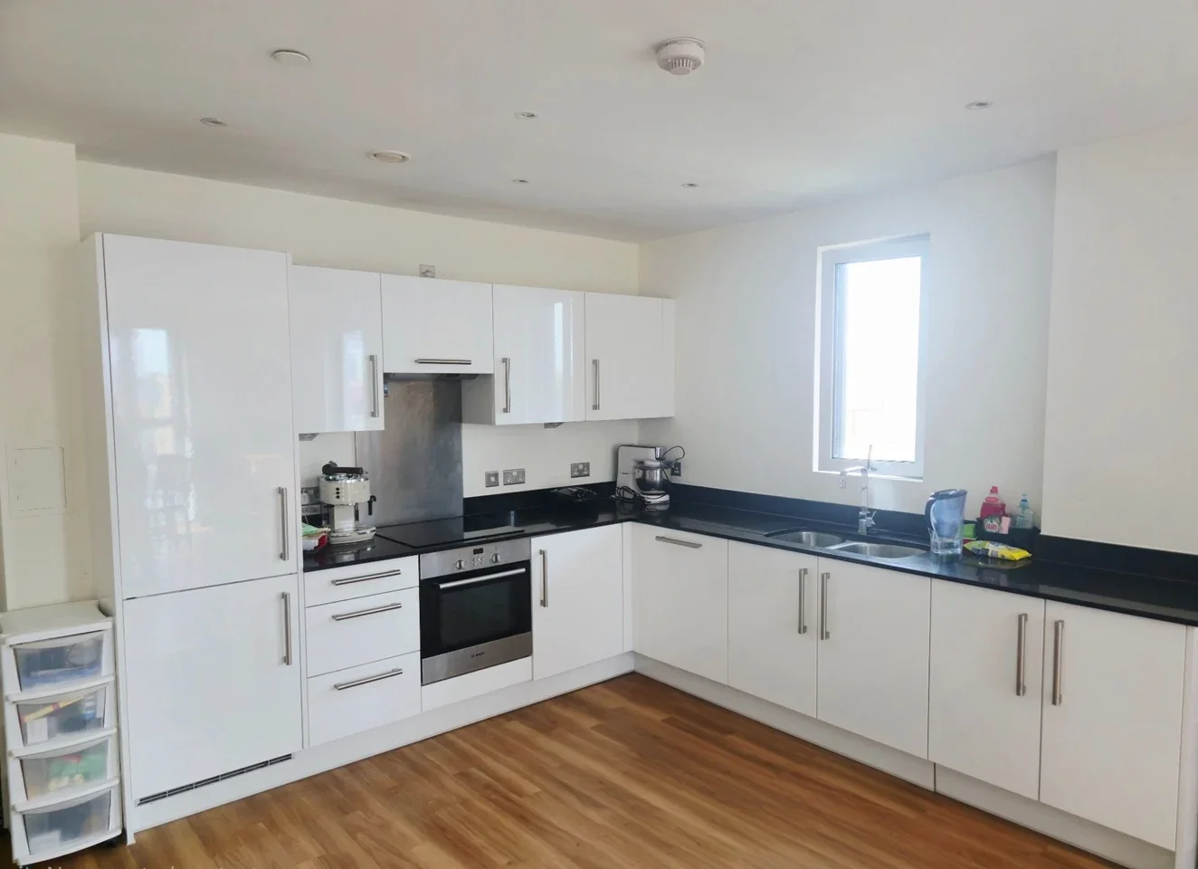 Flat Ealing Road in Greater London