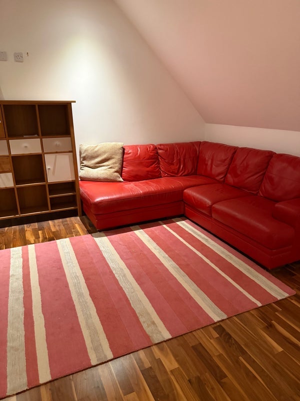Room Park Farm Road in Greater London